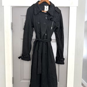 Woman’s boutique cotton / polyester comfortable 3/4 coat great design buttons